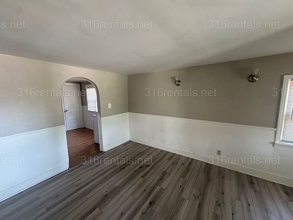 3rd image of 421 Old Main St