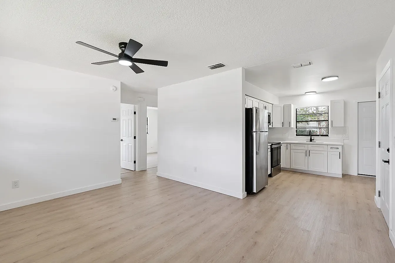 2 bed, 750 sqft, $2,000 — Photo 2