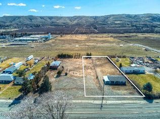 1702 Ahtanum Rd, Yakima, WA 98903