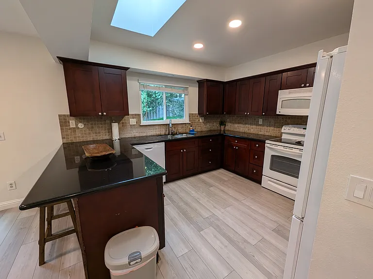 4059 Crest Rd — Photo 15