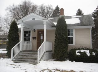 1021 Tappan St, Woodstock, IL 60098