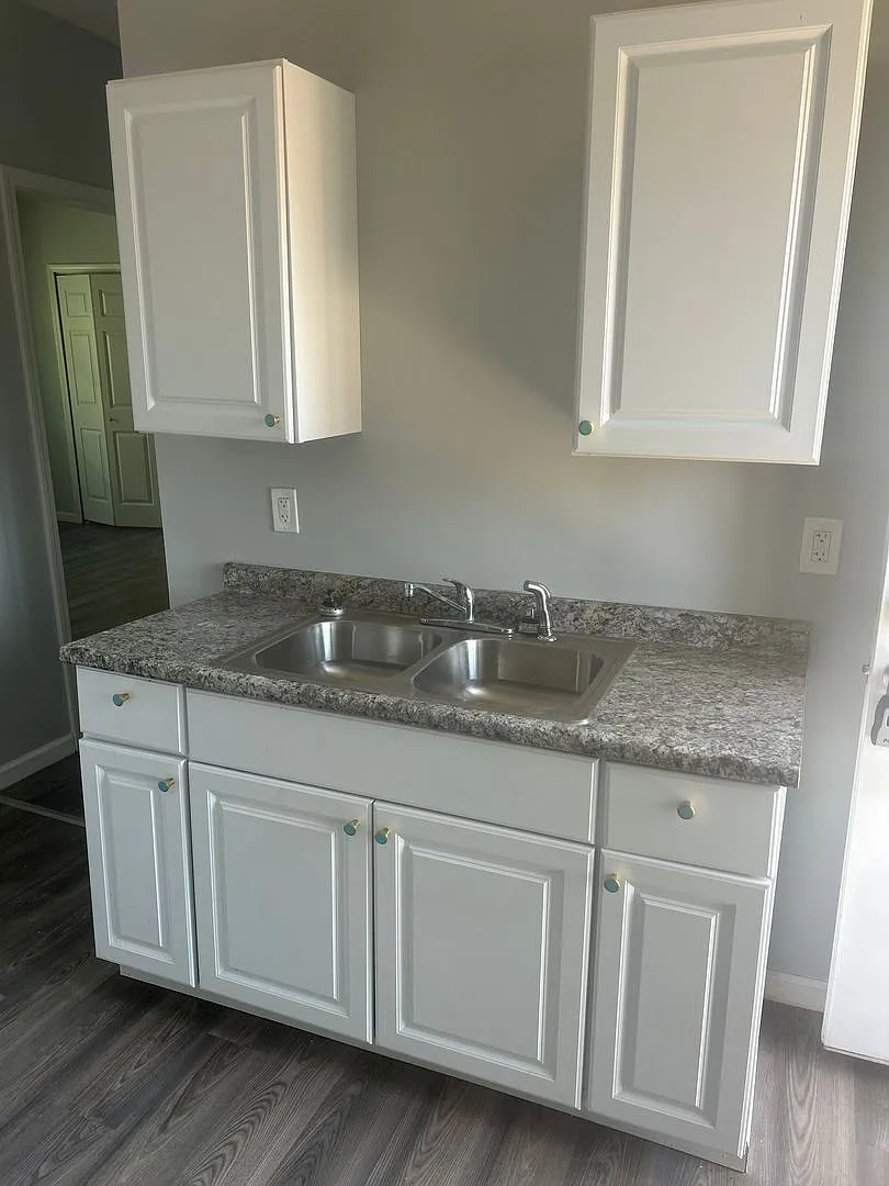 1 bed, 1.0 bath, $900 — Photo 2