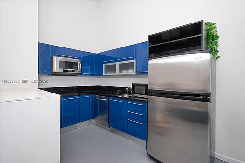 253 NE 2nd St Photo 1