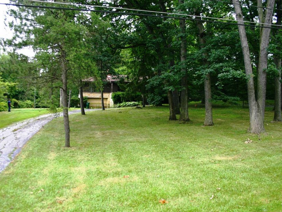 2nd image of 13529 S Maple Ave