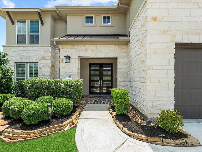 1707 McCrae Hill Ct — Photo 3