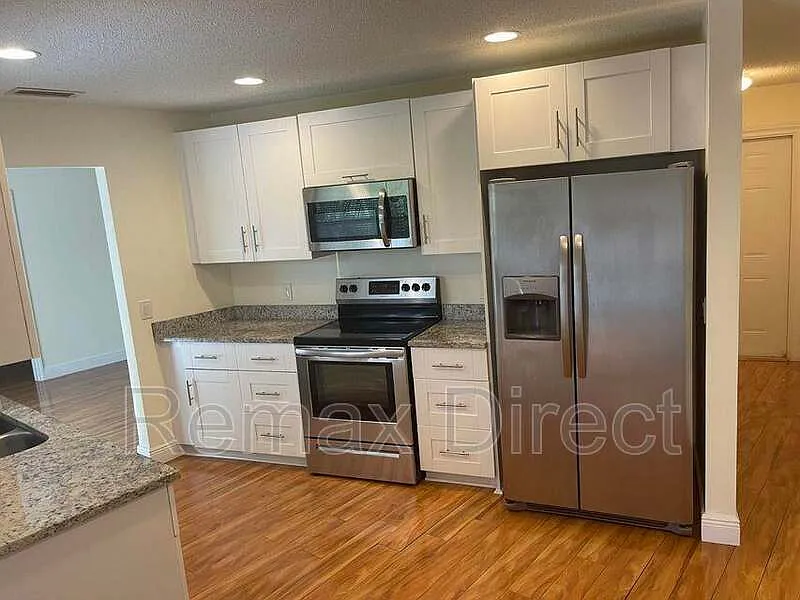 3 bed, 2.0 bath, $3,000 — Photo 3