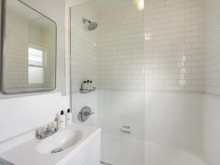 619 W Kelso St — Photo 16