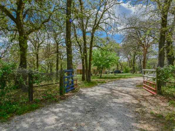 135 Pullman, La Vernia, TX 78121