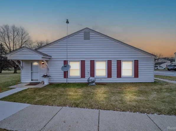 2922 Meadowbrook Ct, Lake Orion, MI 48360