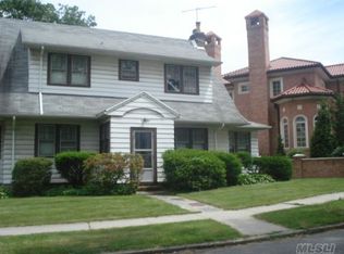 10 Point Cres, Whitestone, NY 11357