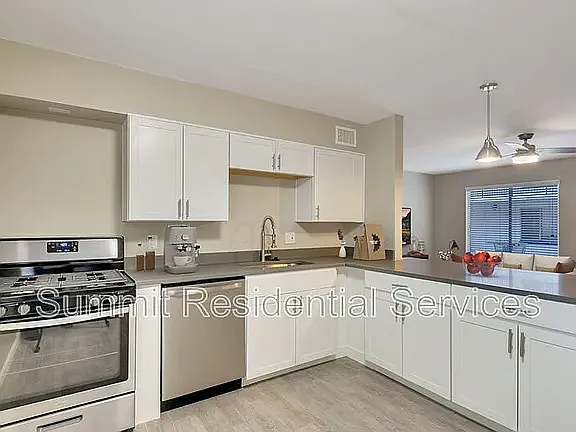 714 E 10th St — Photo 17