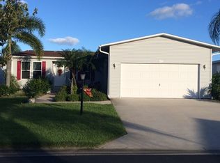 1977 E Lakeview Dr, Sebastian, FL 32958