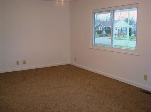 5th image of 823 Plumwood Dr