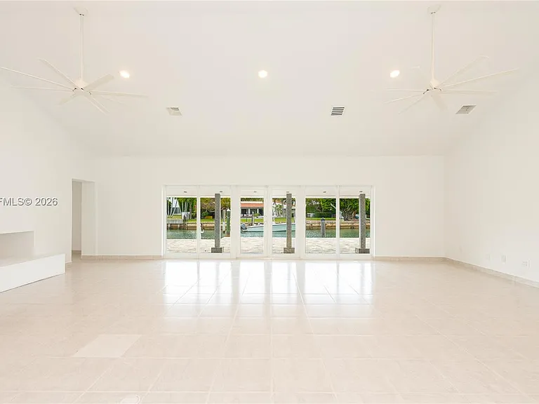 141 Cape Florida Dr — Photo 5