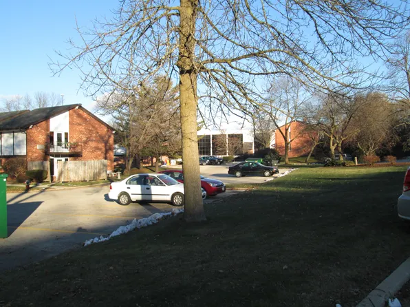 Rose Valley Apartments, N82W15751 Apple Valley Dr, Menomonee Falls, WI 53051