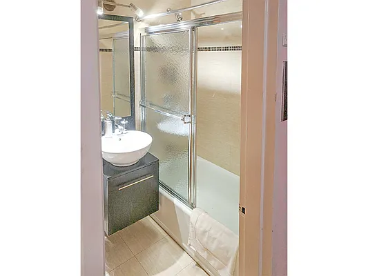 Rented by MySpaceNYC | media 26