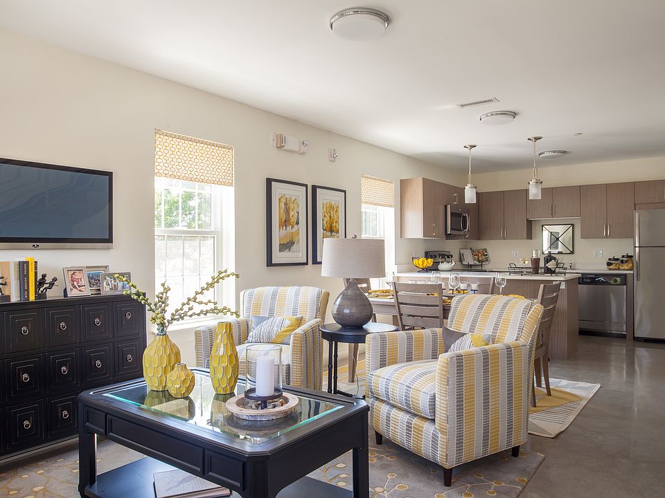 Townhouse Living Room & Kitchen