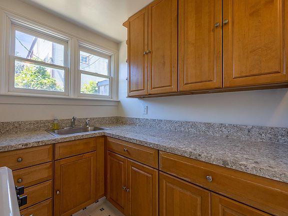 5th image of 1206 Carmelita Ave APT 2