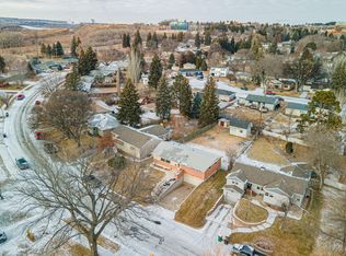 1208 S Highland Acre Rd, Bismarck, ND 58501