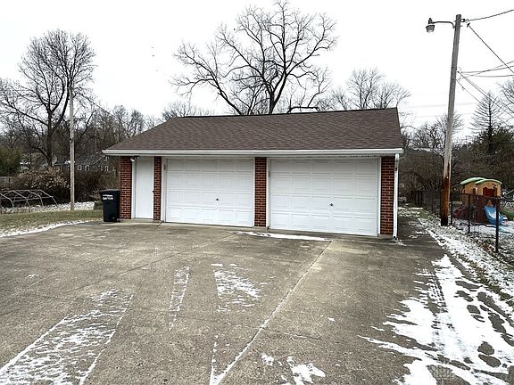 2nd image of 3501 Idylwilde Blvd