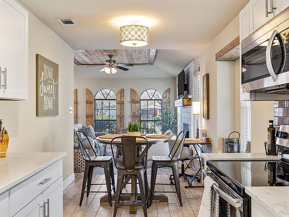 3rd image of 2918 Clover Ln