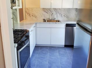 67-20 193rd Ln, Fresh Meadows, NY 11365