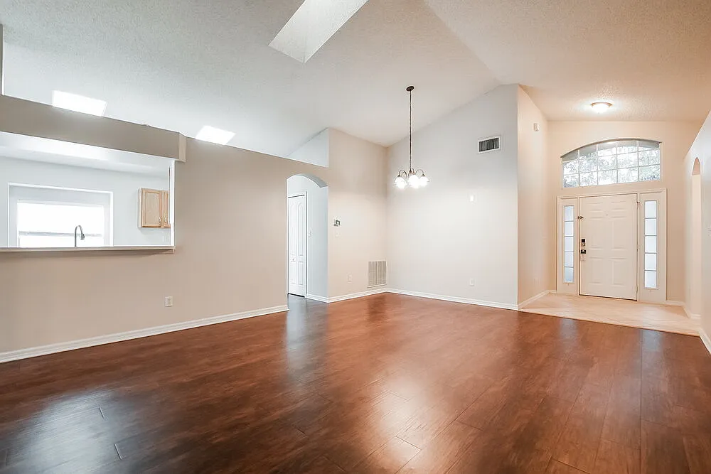 3 bed, 2.0 bath, 1575 sqft, $2,225 — Photo 4