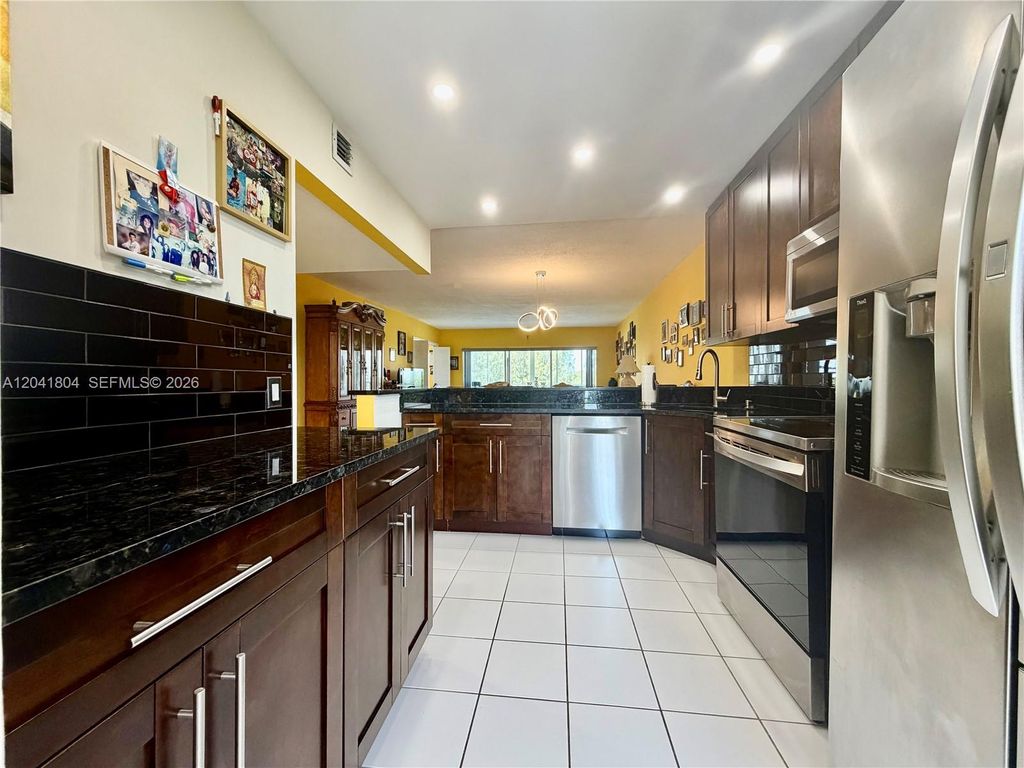 3200 N Palm Aire Dr APT 710, photo 9