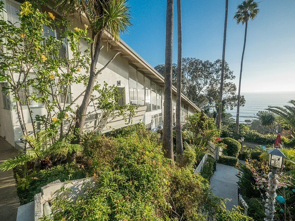 Building Photo - 17050 Sunset Blvd