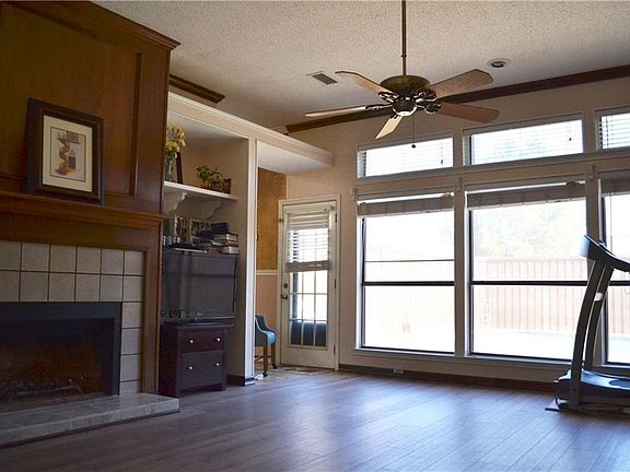 5th image of 2910 Baron Dr