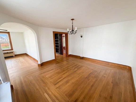 5th image of 35 Maple St
