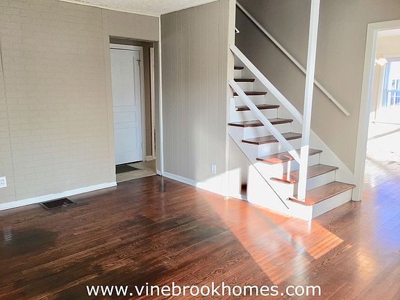 3rd image of 1112 Duxberry Ave