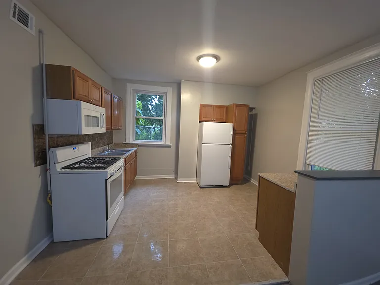 823 Walnut St #2 — Photo 3