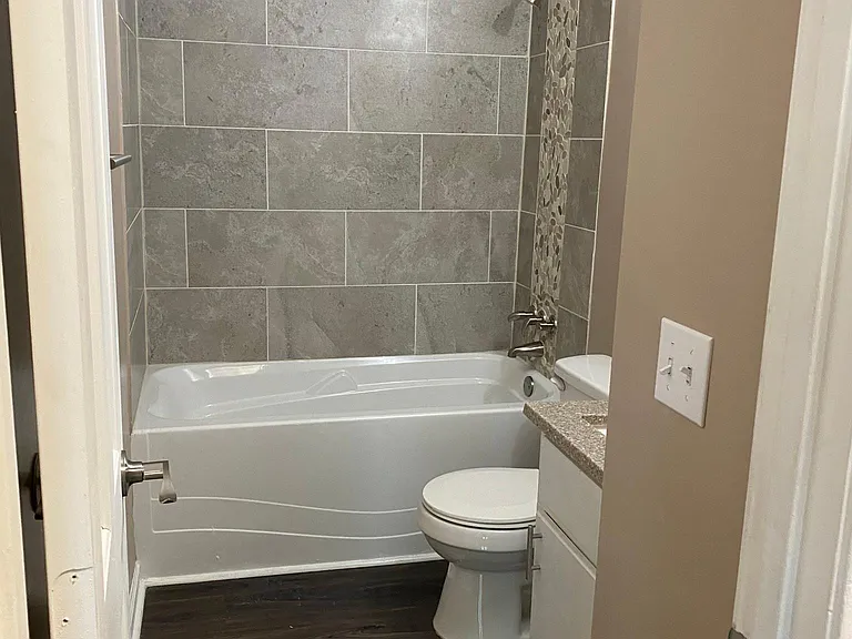 Full (upstairs) bath