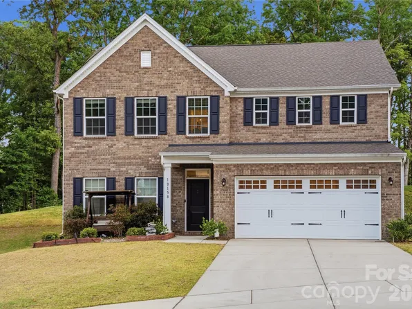 10158 Paper Birch Dr, Charlotte, NC 28215