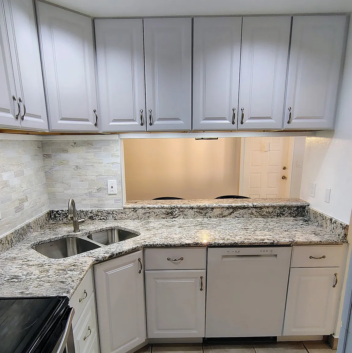 2 bed, 1045 sqft, $1,750 — Photo 2