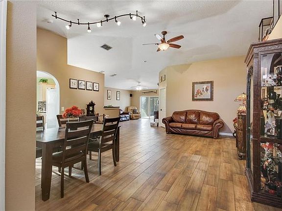 5th image of 16972 Cornerwood Dr