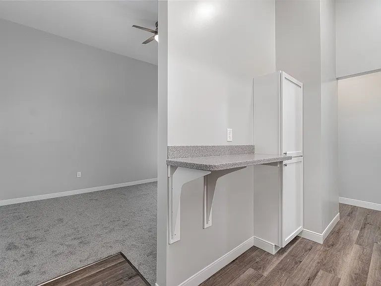 17 E High St — Photo 11