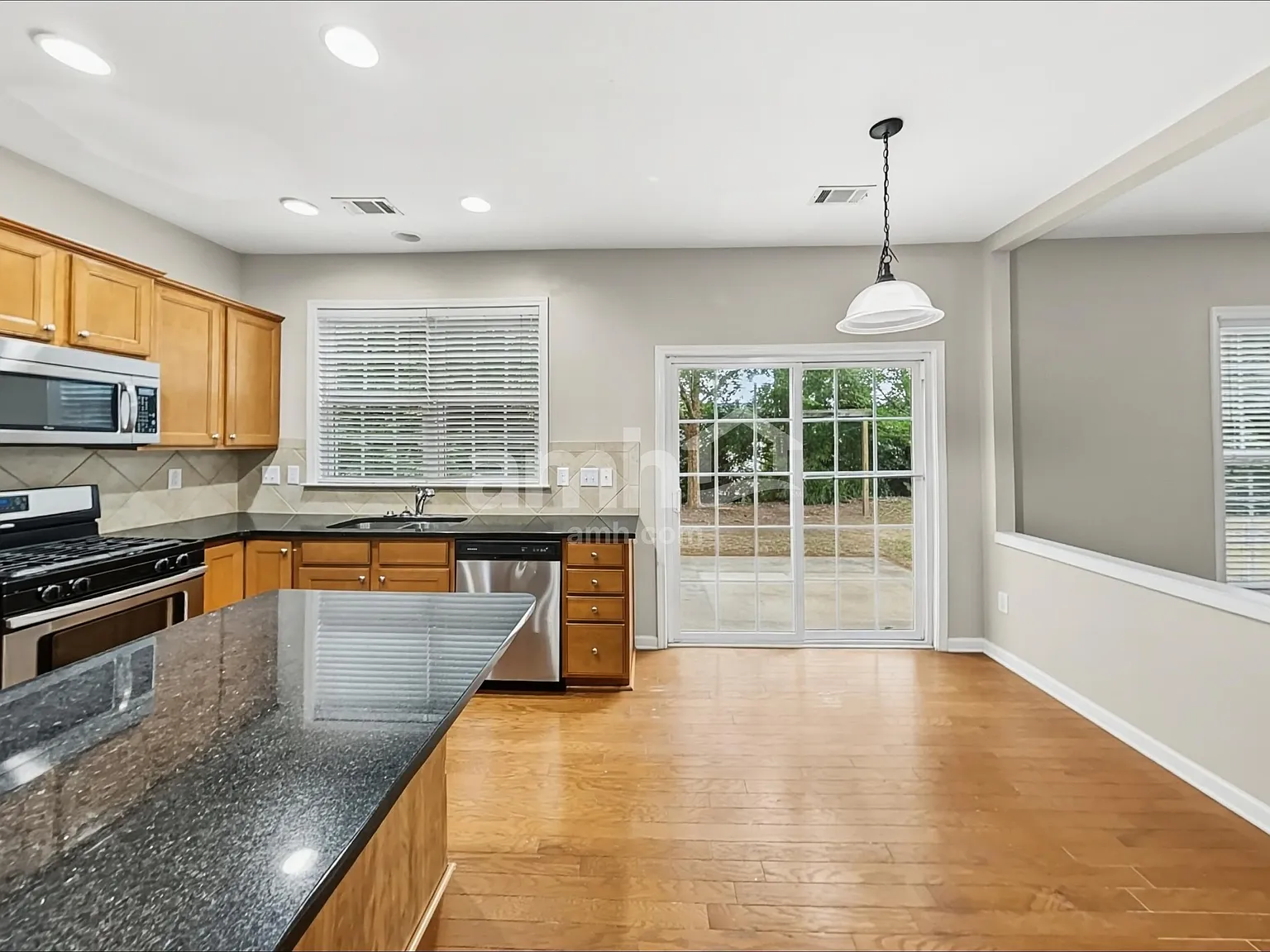 3 bed, 2.5 bath, 2003 sqft, $2,405 — Photo 3