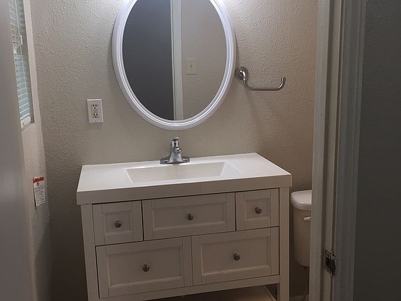 Master bathroon