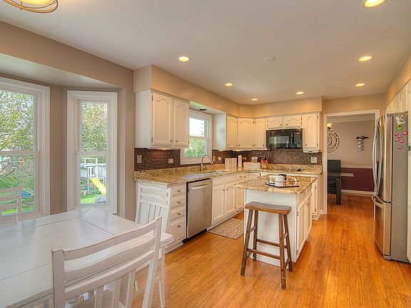 Eating Area to Kitchen View