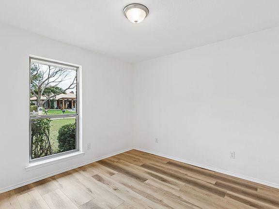 5th image of 1611 Heather Glen Ct