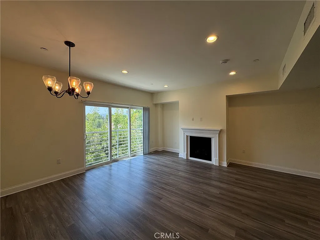 2 bed, 1200 sqft, $3,195 — Photo 3