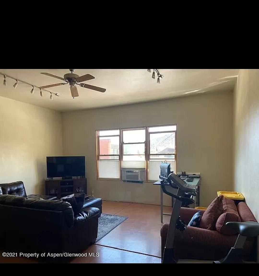 1 bed, 841 sqft, $2,000 — Photo 2