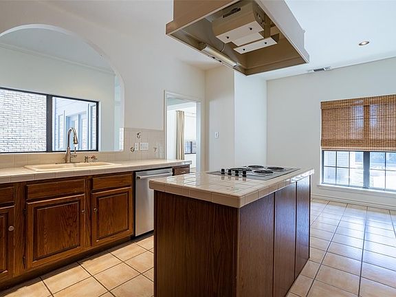 5th image of 5957 Lindenshire Ln