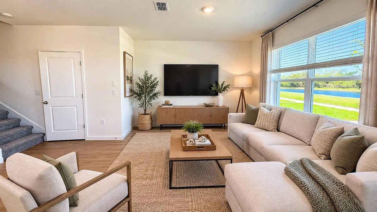 3 bed, 2.5 bath, 1551 sqft, $2,300 — Photo 2