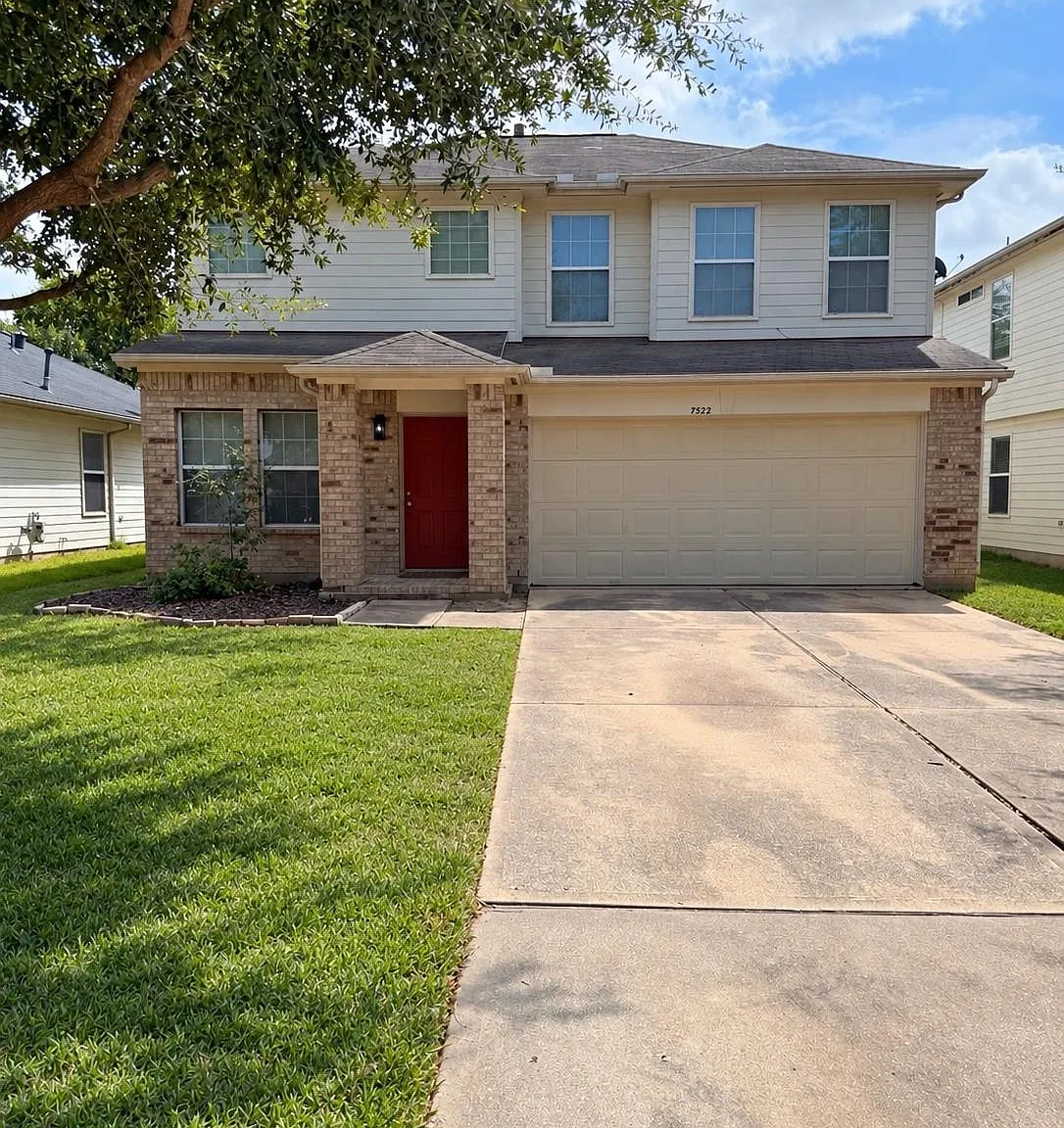 4 bed, 2.5 bath, 2260 sqft, $2,200 — Photo 4