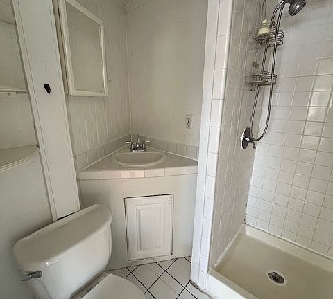 5th image of 1419 De La Vina St #14