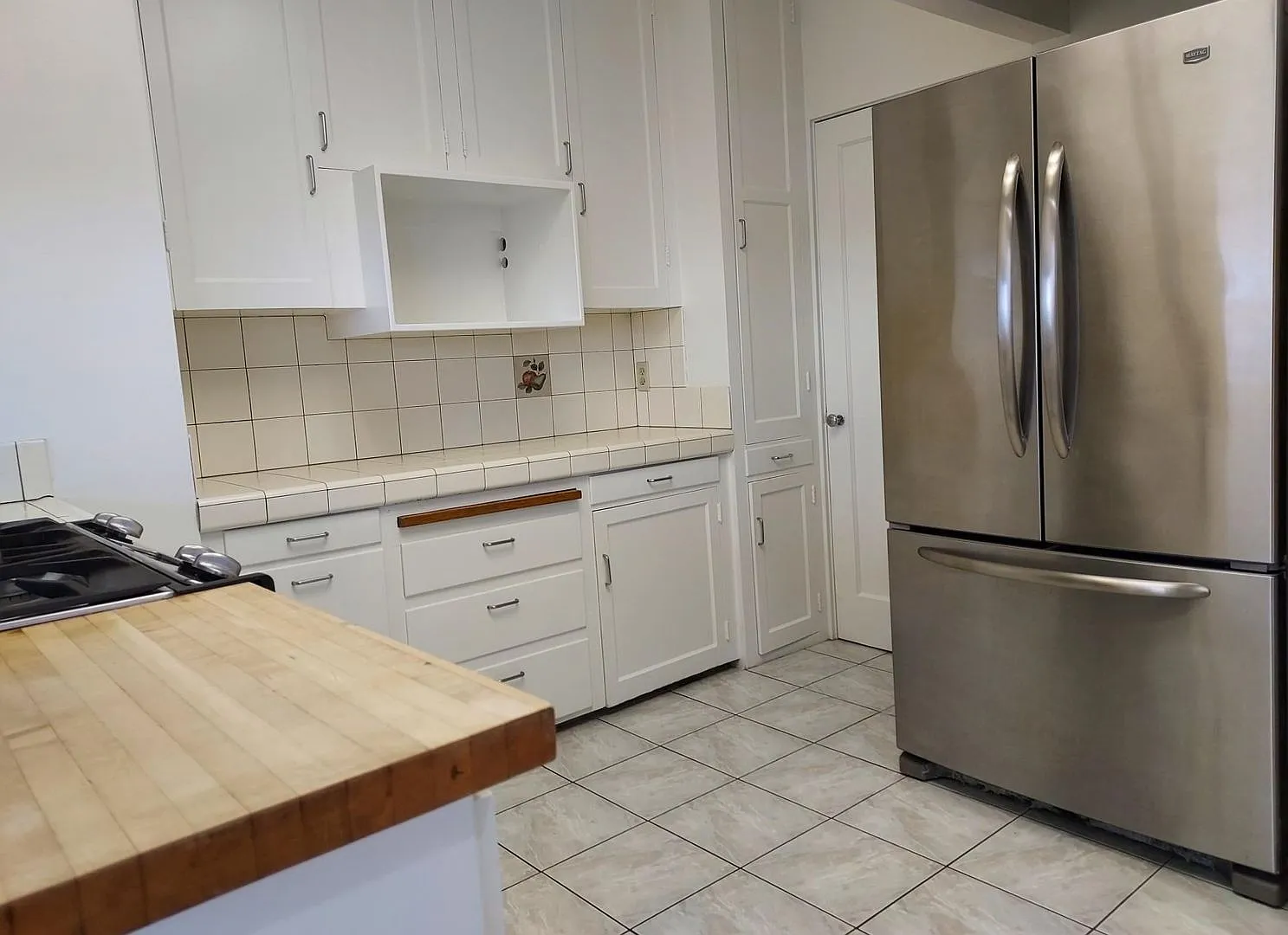South Mission Hills Apartment — Photo 4