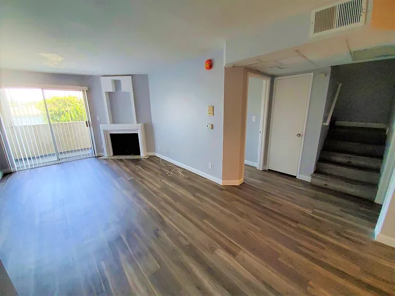 2558 S Sepulveda Blvd #11 — Photo 1